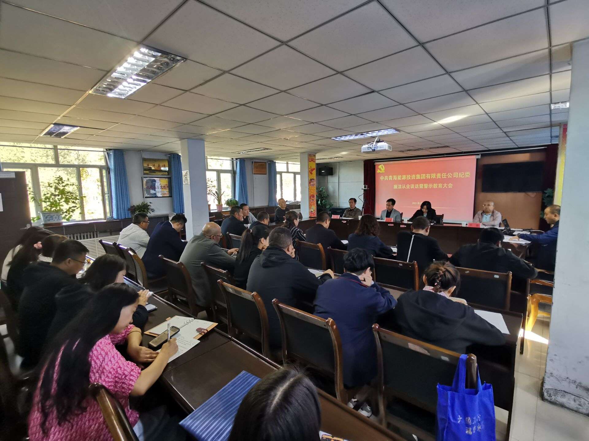 集團(tuán)公司紀(jì)委開展廉潔談話活動  黃奇中攝.jpg